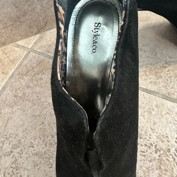 High heel bootie size 7 1/2 - Picture 6 of 6